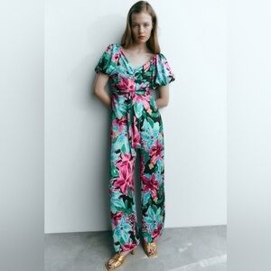 Brand New Zara Floral Jumpsuit Size XS
